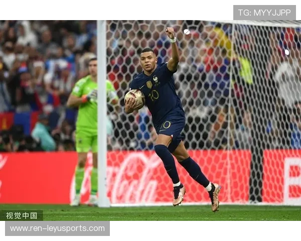 姆巴佩启动速度拉满，回追彻底失位